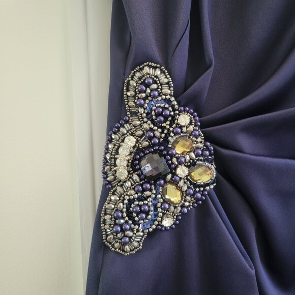 Formal dress - Picture 2 of 4